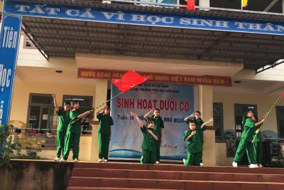 Sinh hoạt dưới cờ tuần 14: Chủ điểm ” Uống nước nhớ nguồn”