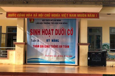 Sinh hoạt dưới cờ tuần 2: Tuyên truyền về luật giao thông và hướng dẫn một số kỹ năng tham gia giao thông an toàn